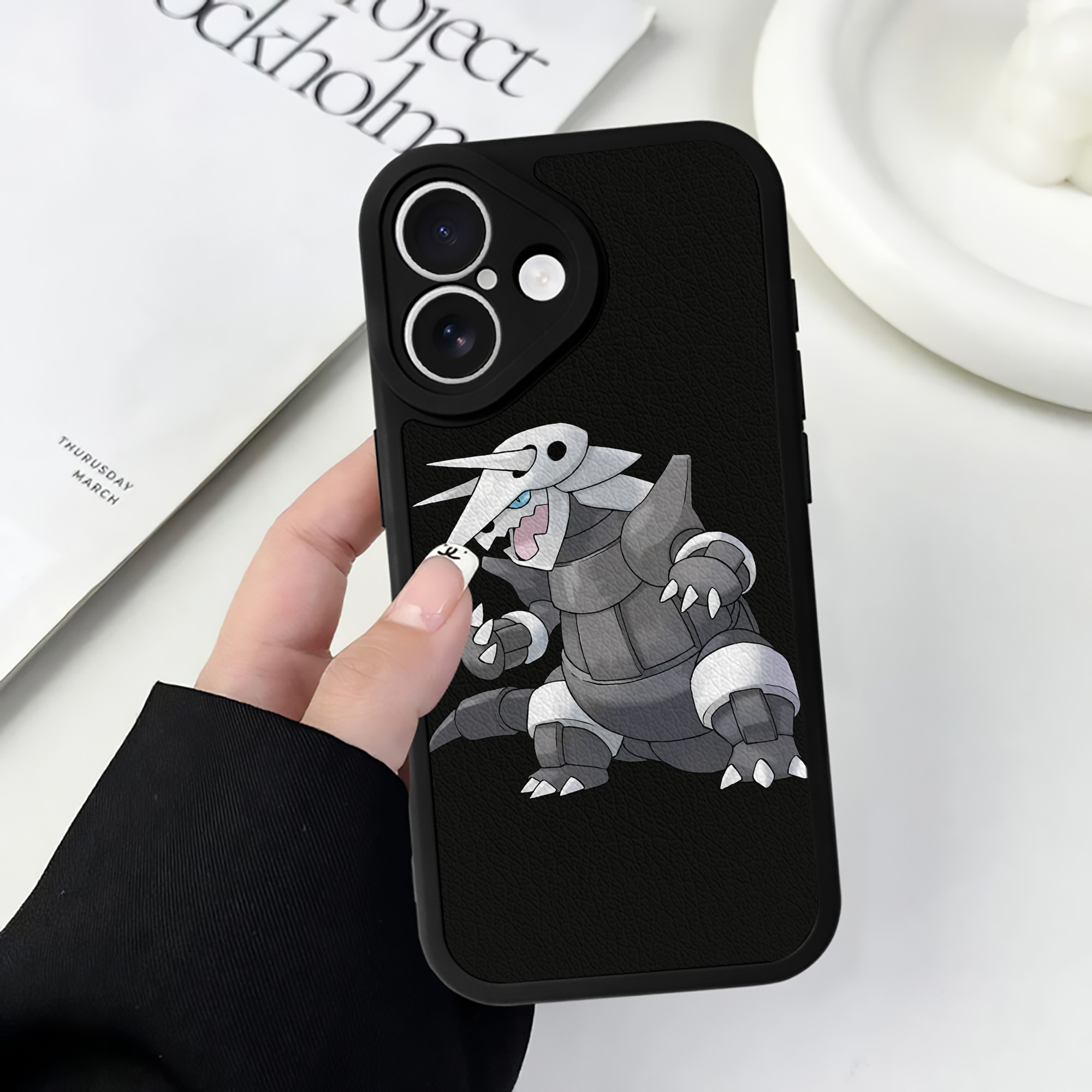 （画像用） ポケットモンスター Pokémon 【iPhone 16シリーズ対応】シリコンスマホケース（レザー調） 材質：シリコン
